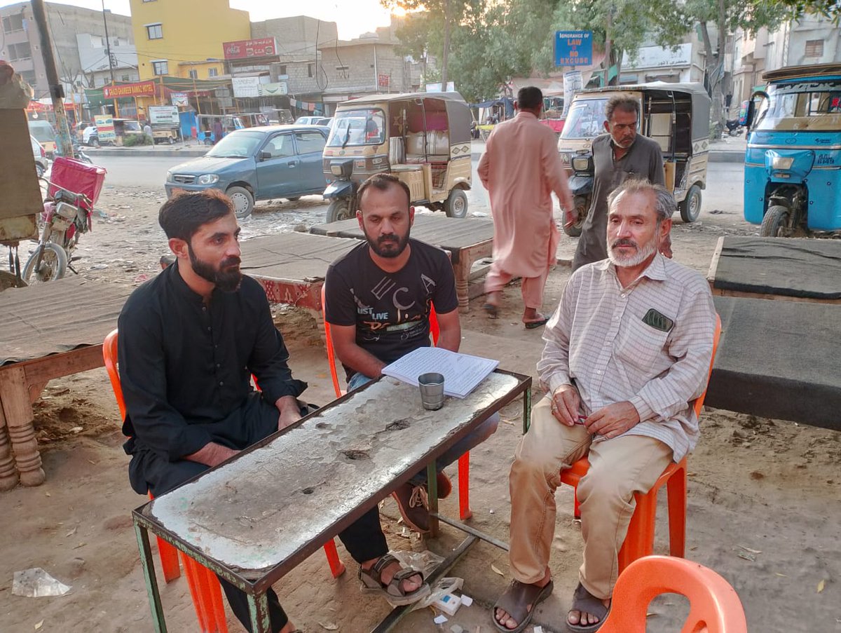 AdnanYo34120776's tweet photo. آج مورخہ 15 نومبر 2024 کو جوائنٹ یو سی آرگنائزرز یو سی ڈی حیدر علی بھائی اور عدنان بھائی نے یو سی ڈی کی حدود میں موجود مریم مسجد بلاک 3A میں نماز جمعہ کے بعد اور بلاک 3A کی مختلف مارکیٹس کے دکانداروں میں
 27ویں ترمیم کے حوالے سے پمفلیٹ تقسیم کیے۔
 
یو سی ڈی 
ایم کیو ایم  پاکستان۔ https://t.co/MRWueKYXhF