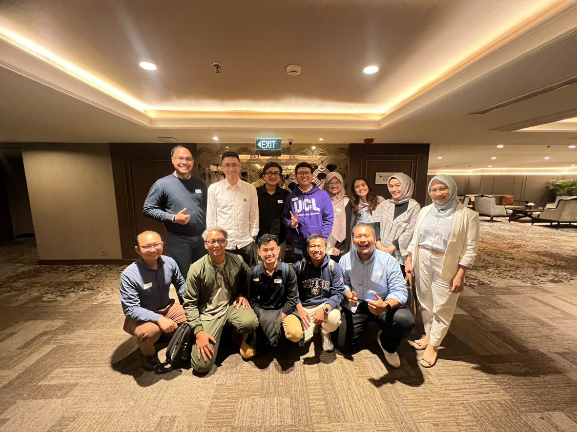 ucleeenews's tweet photo. It was wonderful to reconnect with our alumni in Indonesia @ucl meetups in Jakarta this week, featuring graduates of the Telecommunications with Business MSc. 🌏📡

Discover more about the MSc here: https://t.co/SrrEqg02W7

#UCLAlumni #UCLEngineering #UCLIndonesia https://t.co/NBPQW7vXMM