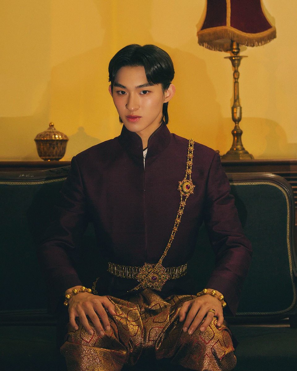 dearmytmk's tweet photo. โทมัสก้องกับชุดไทยเป็นอะไรที่เซอร์ไพรส์มาก ไม่คิดว่าจะมาแนวนี้ แล้วทำออกมาโคตรดีอะ สมกับเป็นลูกพระยานาหมื่น ฉันภูมิใจที่เกิดในรัชกาลโทมัสก้องจริงๆ 😭✨

#โทมัสก้อง #thomaskong https://t.co/eN3QxVDPSA