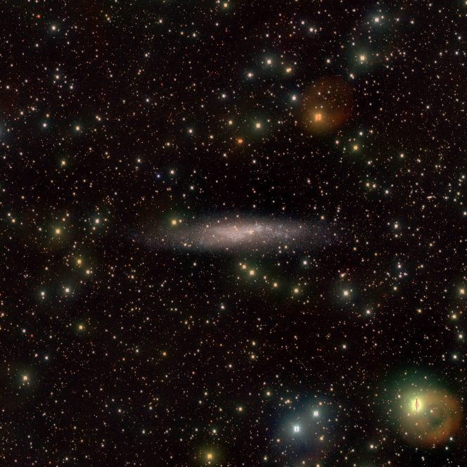 mediainaf's tweet image. 💫 Nuove, dettagliatissime immagini di 5 galassie dell'universo “locale”, che distano da 4 a 30 milioni di anni luce da noi. A riprenderle, il telescopio italiano #VST, gestito da @INAF_astro presso l'osservatorio @ESO di Paranal, in Cile @CreTortora

➡️media.inaf.it/2024/11/15/cin…