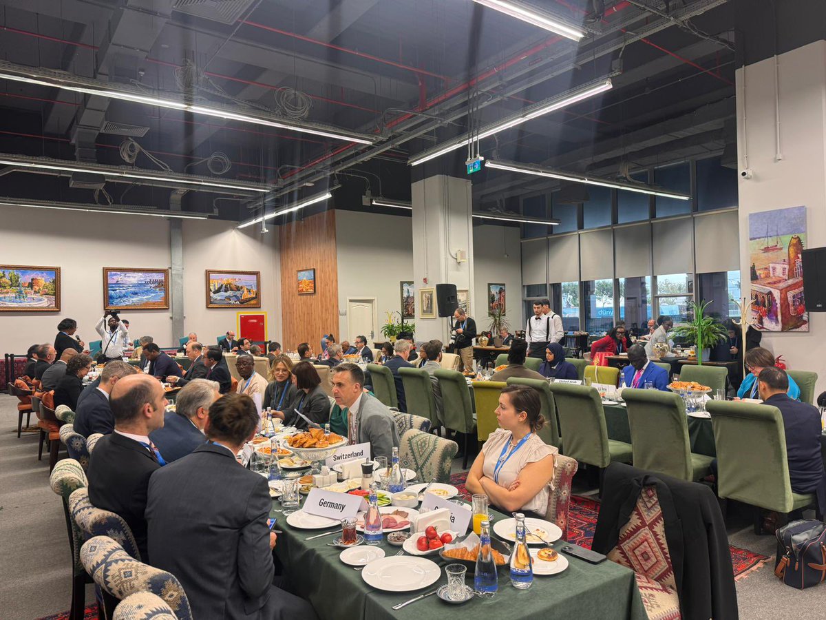 ✅ El ministro <a href="/rbouvier10/">Robert Bouvier</a> ya se encuentra en la <a href="/COP29_AZ/">COP29 Azerbaijan</a>

👉🏼 Inaugura su participación en el Desayuno Ministerial sobre INC Plásticos, reunión preparatoria de la 5ta sesión del Comité Intergubernamental de Negociación, que se celebrará del 25/11 al 1/12 en Busán, Corea