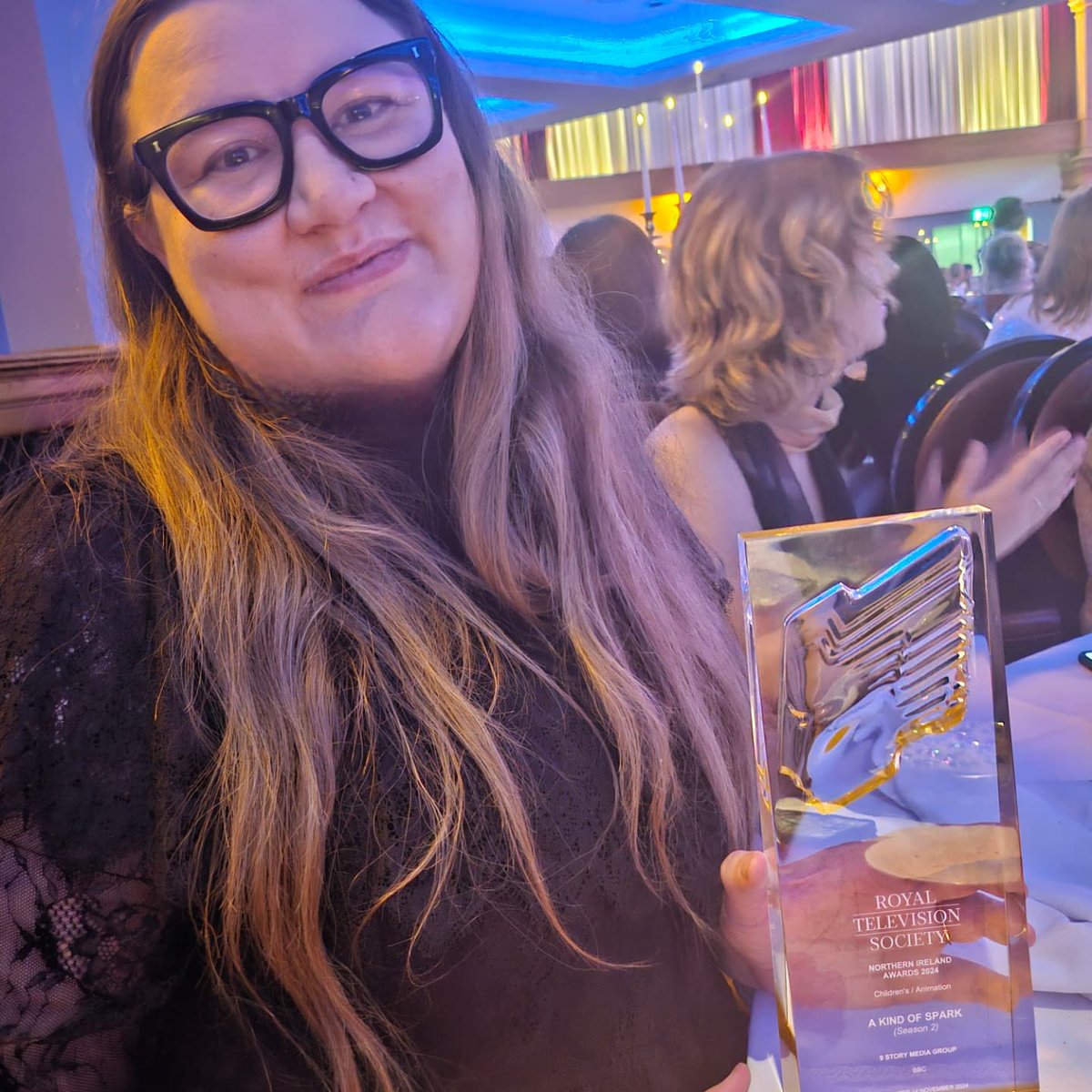 Elle McNicoll ✍🏻📚🩷💜💙 tweet media