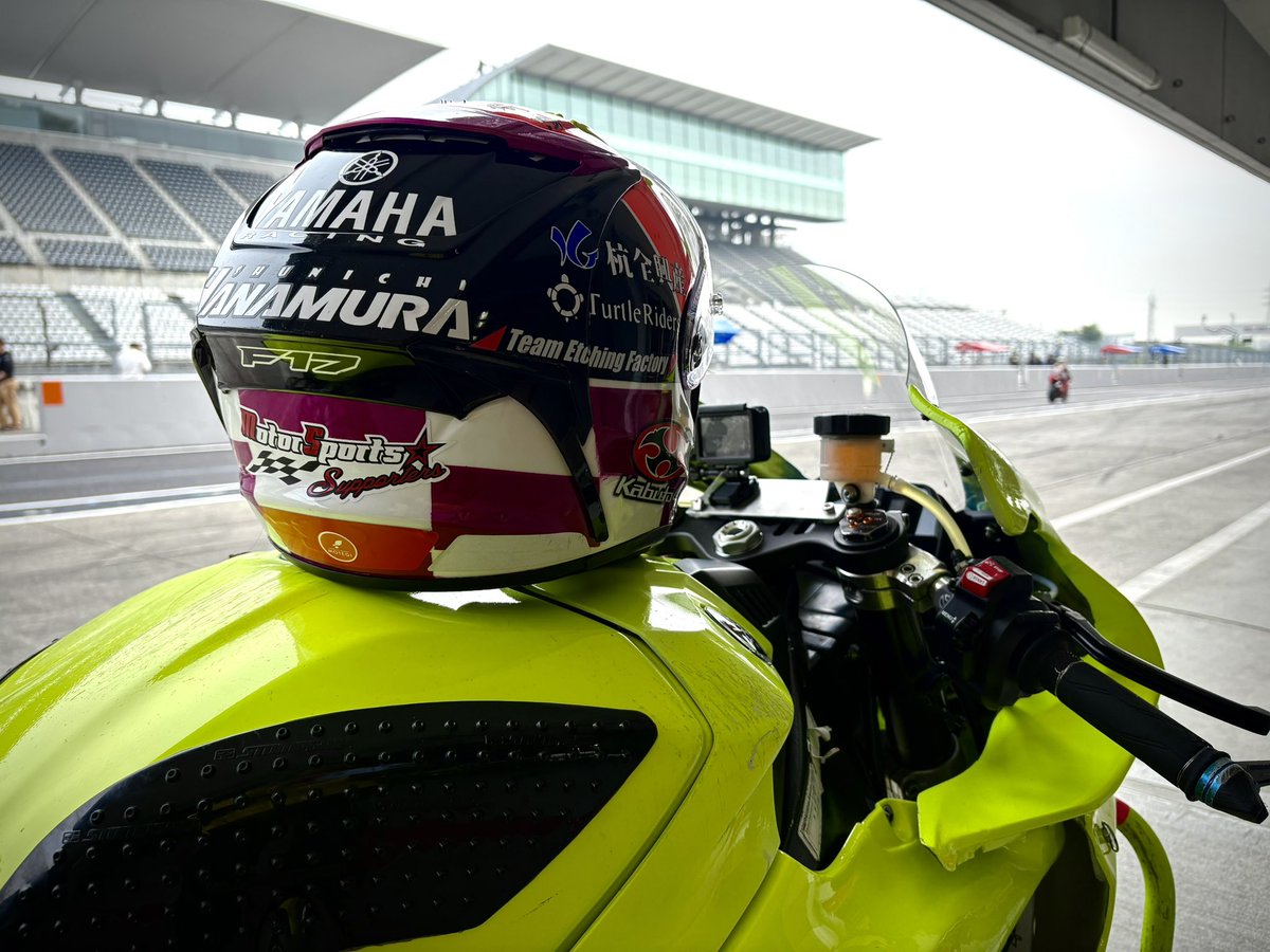 Etching_Factory's tweet photo. 鈴鹿サンデーロードレース 最終戦 NGK杯
金曜日の特別フリー走行が終わりました。
終日 曇り空の鈴鹿サーキットでしたが、雨は降ることなく、花村と永山の二人も、明日の公式予選に向けて調整ができました。
明日は公式予選となります。
引き続き応援、よろしくお願いします。
#EtchingFactory
#エッチングファクトリー
#鈴鹿サンデーロードレース
#鈴鹿サーキット