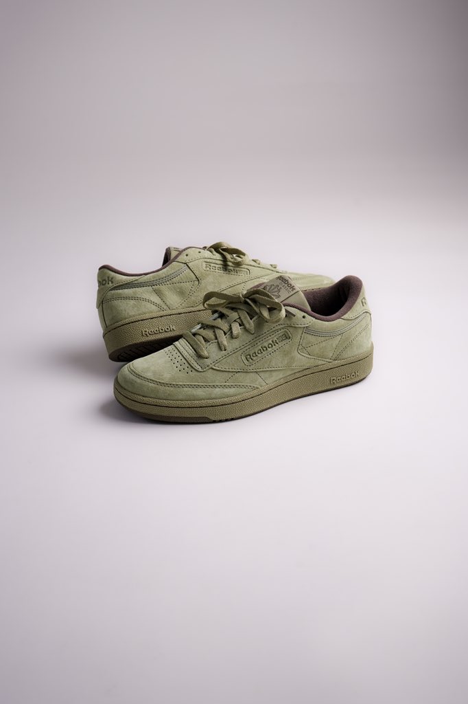 SnK_StreetGym's tweet photo. A metallic chain around the collar add style to these women’s Club C 85 shoes from Reebok. These kicks aren’t for shelves or shoe boxes. They’re made to be worn, with a leather upper in a soft, feminine shade.
#streetgym #reebok #clubc85 https://t.co/nbdUOEO8YE