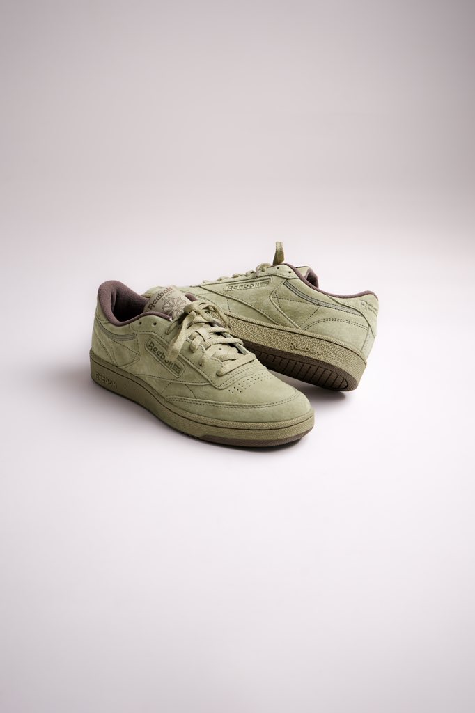 SnK_StreetGym's tweet photo. A metallic chain around the collar add style to these women’s Club C 85 shoes from Reebok. These kicks aren’t for shelves or shoe boxes. They’re made to be worn, with a leather upper in a soft, feminine shade.
#streetgym #reebok #clubc85 https://t.co/nbdUOEO8YE