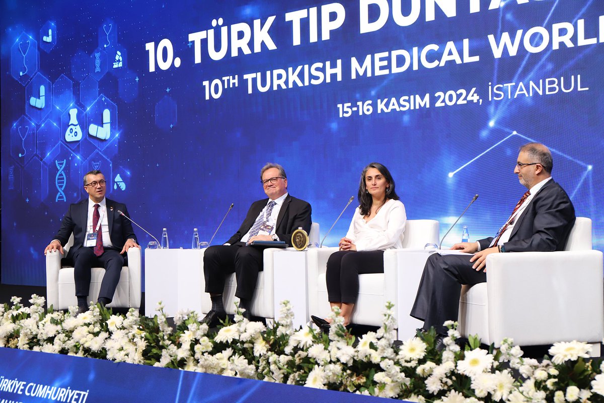 tusebgovtr's tweet photo. 10. Türk Tıp Dünyası Kurultayı’nda "Afetlerde Sağlık ve Sağlığın Geleceği" Paneli gerçekleştirildi.

TÜSEB Başkanı Prof. Dr. Ümit KERVAN’ın moderatörlüğünde düzenlenen panelde, alanında uzman isimler afetlerde sağlık konusunu ve sağlığın geleceğini ele aldı. Panelistler arasında Washington Üniversitesi Küresel Sağlık Politikası Ortaklıkları Direktörü Prof. Dr. Enis BARIŞ ve MIT Media Lab Öğretim Üyesi Doç. Dr. Canan DAĞDEVİREN, Birmingham Alabama Üniversitesi Öğretim Üyesi Doç. Dr. Ferhat Devrim ZENGÜL yer aldı. Panel boyunca, afet dönemlerinde sağlık hizmetlerinin önemi ve yenilikçi sağlık yaklaşımlarının rolü tartışıldı.

#TürkTıpDünyasıKurultayı