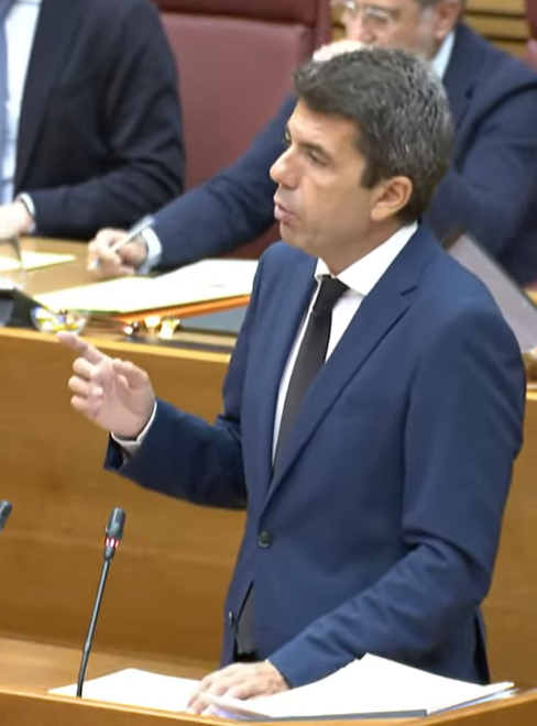 el mensaje de "en Valencia nos levantamos todos juntos"de @carlos_mazon_ resulta muy alentador y confortable para quienes lo han perdido todo debido a su REacción tardía y falta de previsión  #DanaValencia #MazonDimissio