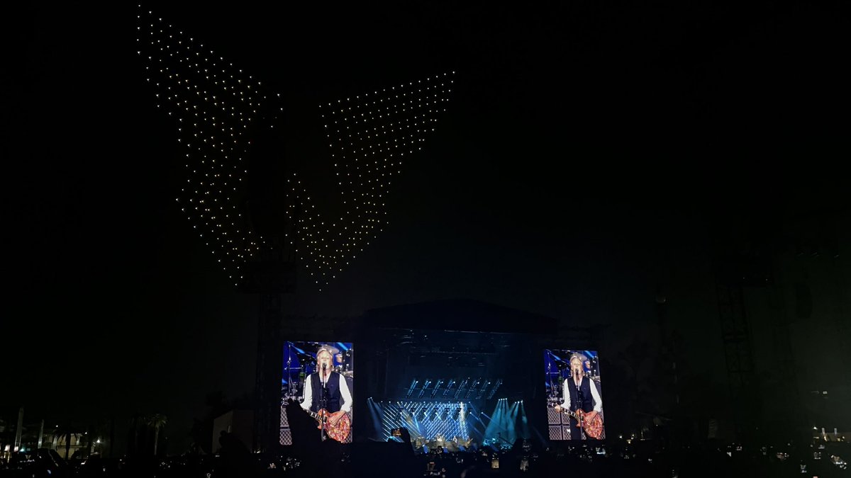 adictedmoshpit's tweet photo. #EstáVivo @luisalaouija @Reactor105 
Hola Luisa !!!
Este fin toca desde hoy la pre fiesta del MxMF y sábado y domingo el Festival.

P.D. Esta semana vi a Paul y estuvo rifadisimo https://t.co/x4To4zk4vO
