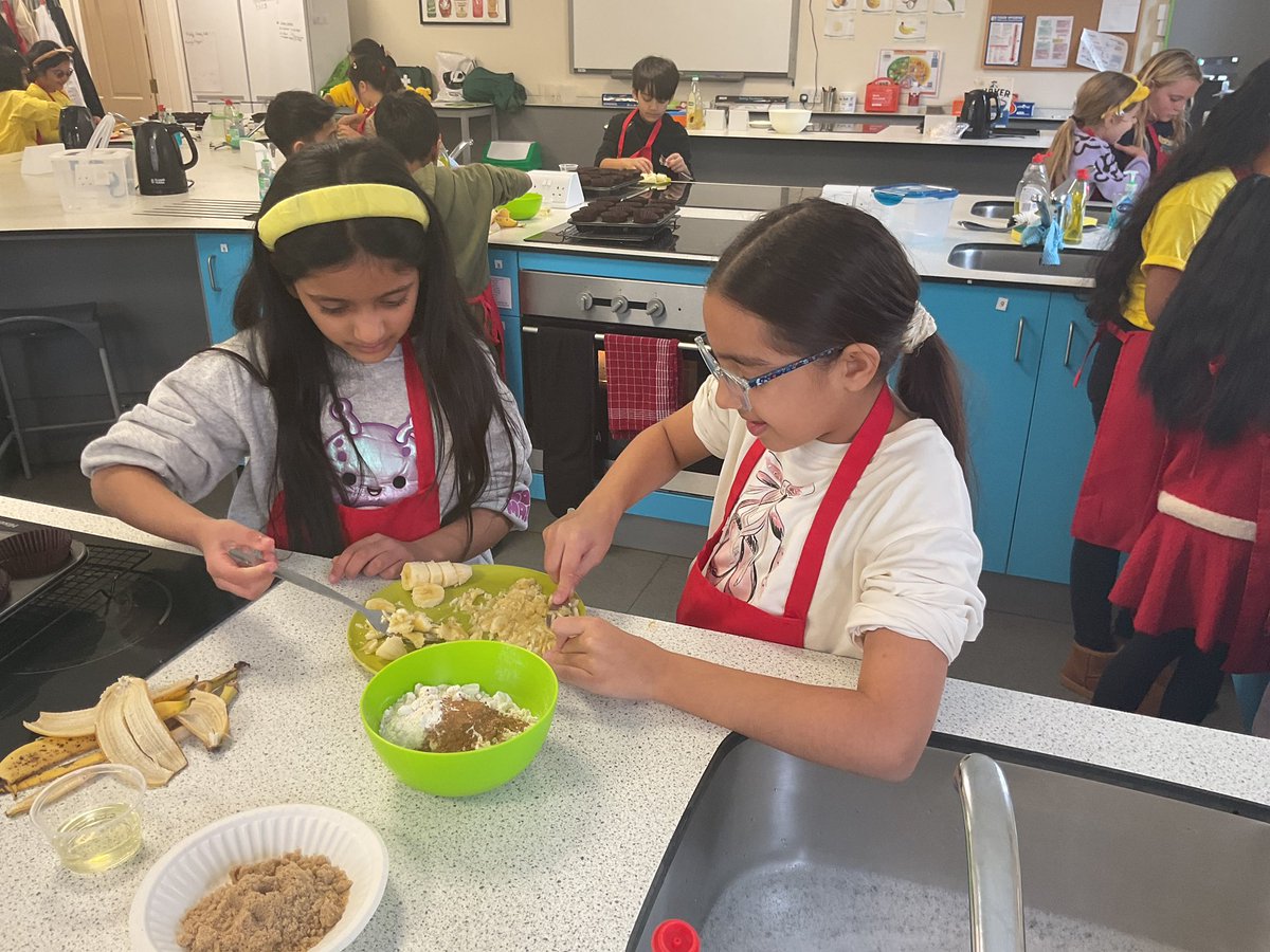 HallfieldSchool's tweet photo. Today is Children in Need Day, and our Year 4 enrichment class is celebrating in style! The children are all baking delicious banana muffins in their Pudsey outfits โ a fun and tasty way to support a great cause! ๐ง๐๐
#hallfieldprep #hallfieldcharity #childreninneed #baking #foodtech #enrichment