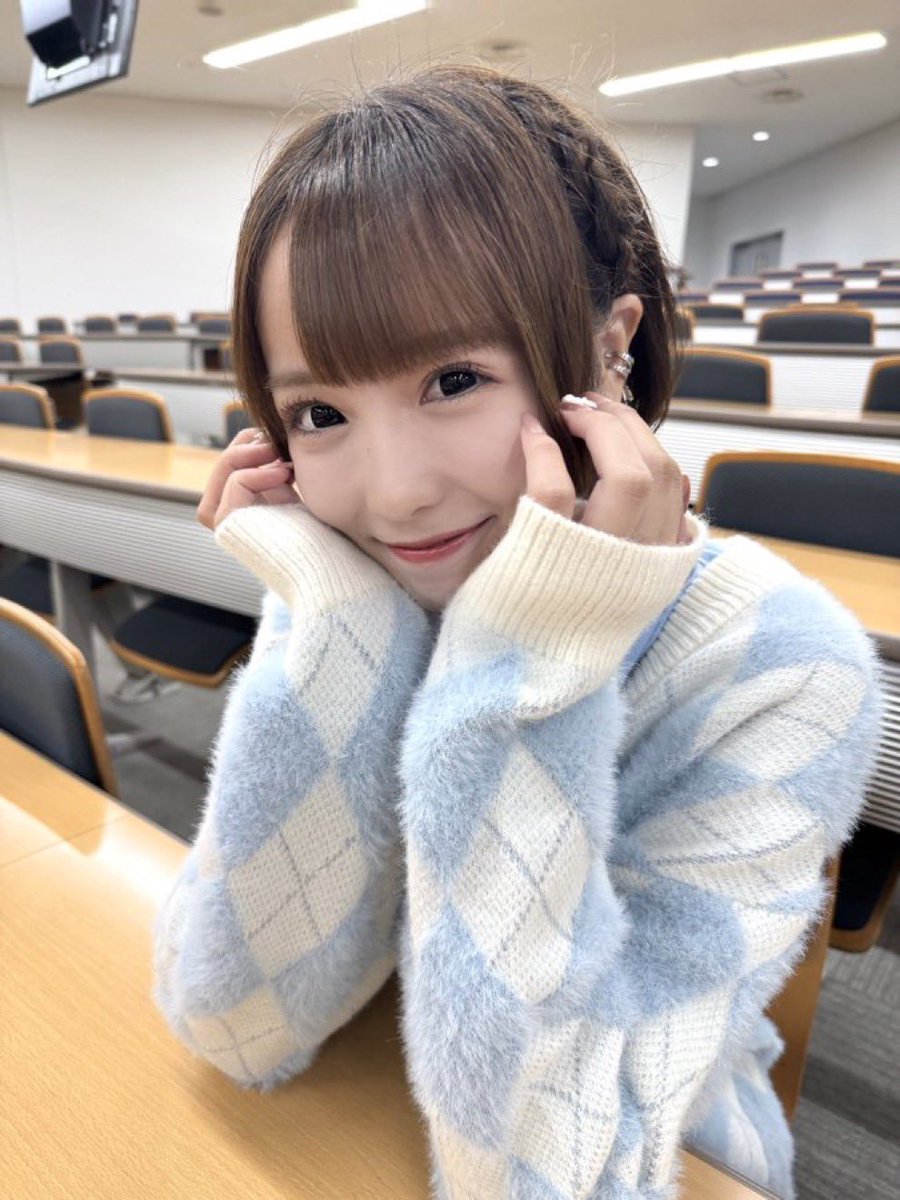 ba9321's tweet image. ラフラフのメインボーカルの1人、夏目涼風(りょうか)ちゃんです。
底抜けの明るさでみんなを照らしてくれる太陽みたいなりょうかちゃんは、日向坂46が大好きなおひさまです☀️
そしてとにかくファンサがすごい✨
1分ちょっとの動画視聴が応援に繋がります!
#ラフラフをFNS歌謡祭へ