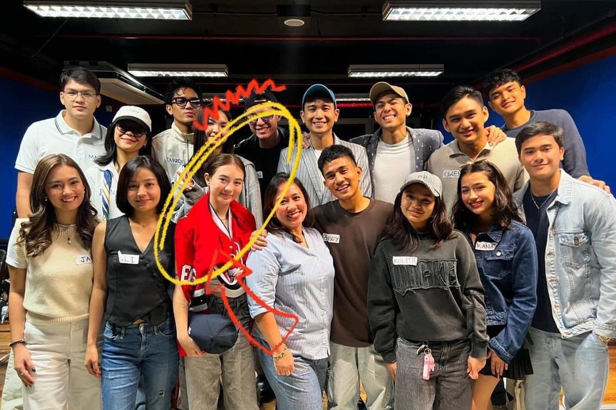 showbiznest's tweet photo. The BIG difference between #FYANG and TYANG: si Fyang Smith no need for ring light. Si Tyang daw spotlight. 📷
But come to think of it, maganda naman si #Tyang, nilalaro lang talaga siguro ni Rosmar para maging talk of the town.
#Fyang #FyangSmith #JMFyang #JarFyang https://t.co/8SdbwmhkAT
