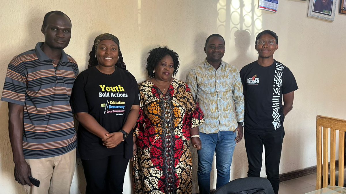 DEANinitiative's tweet photo. Yesterday we were on air on Positive FM Akure, Ondo State to share our views on Election in Nigeria. Majorly, @Mokikan_Eniola spoke on the need for women and young people to take part in elections. It is for everyone not only for the Men. Do not sell your Votes.
#iPledge2Vote https://t.co/ykhRfpZbDG
