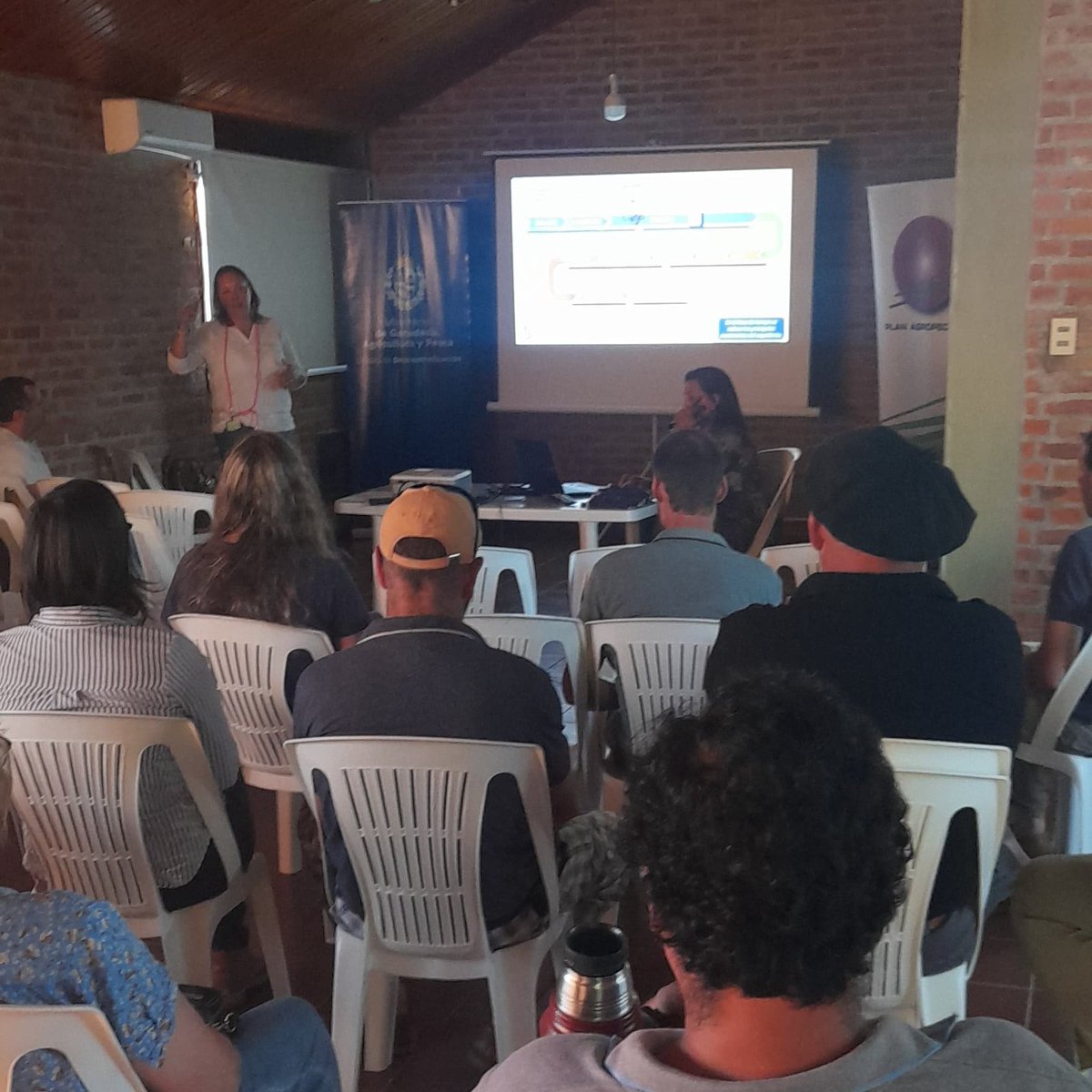 PlanAgro's tweet photo. #Ayer en📍Tarariras, Colonia
✔️Presentación de normativas para faena artesanal predial
🗣️Ing. Natalia Martínez #DIGEGRA y Carina González #DescentraUy
📌Sala de Conferencias Soc. Fom. de Tarariras
@MGAPUruguay @aguiarpatricia7 #CAD #SFRT #CALCAR Ing. Julio Perrachon #PlanAgro https://t.co/9ZAGEVWwUm