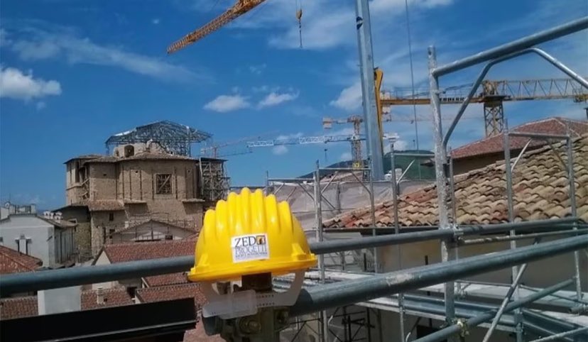 Piango Federico Gerardo Rocabado, 54enne di origini argentine, precipitato da un’altezza di dieci metri sopra un capannone a Pozzuolo Martesana (in provincia di Milano), all'interno del polo logistico della Dhl. 
Lavorava per una ditta esterna. 
Senza logica si muore ancora