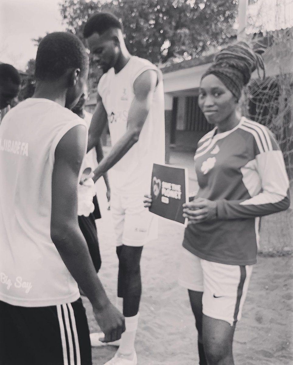ProjectWakapass's tweet photo. Meet the joyful Ajoke of Ajibade FA posing with the #genderequality card. A cute and creative midfielder holding it down among boys on the pitch, and remarkably a teacher off the pitch. She’s an inspiration.
#WakapassTour #ProjectWakapass #WakapassChampionsCup #Football https://t.co/FI31ErDwWA