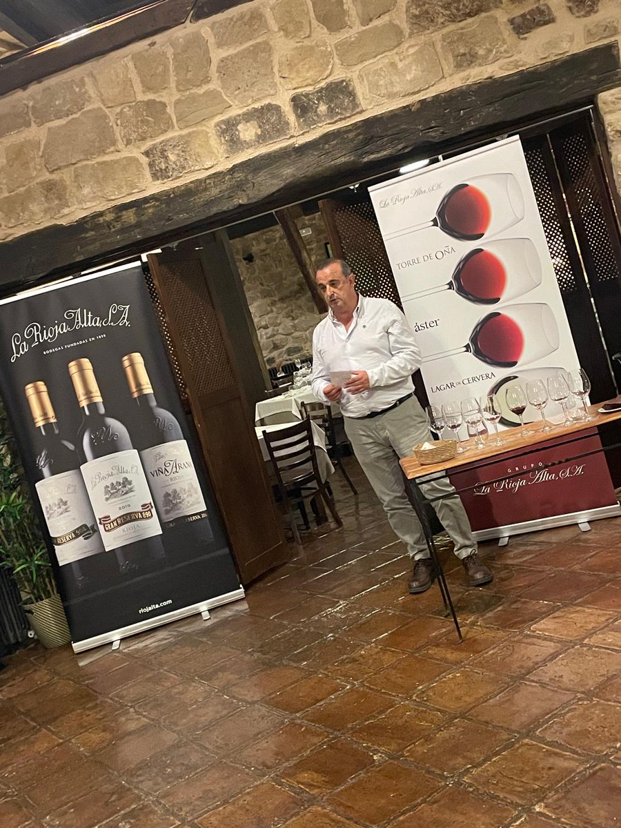Bodega La Rioja Alta, S.A. (@lariojaaltasa) on Twitter photo Ayer disfrutamos de una cita muy especial con nuestros amigos de <a href="/Vieja_Bodega/">La Vieja Bodega</a> y su 30 cumpleaños. Nuestro enólogo <a href="/Julenol/">Julio Sáenz</a> dirigió una vertical de Viña Arana, una cata-cena de una referencia que celebra su medio siglo de vida. ¡Gracias a Ángel, Gema y a todo el equipo y, por Ayer disfrutamos de una cita muy especial con nuestros amigos de <a href="/Vieja_Bodega/">La Vieja Bodega</a> y su 30 cumpleaños. Nuestro enólogo <a href="/Julenol/">Julio Sáenz</a> dirigió una vertical de Viña Arana, una cata-cena de una referencia que celebra su medio siglo de vida. ¡Gracias a Ángel, Gema y a todo el equipo y, por