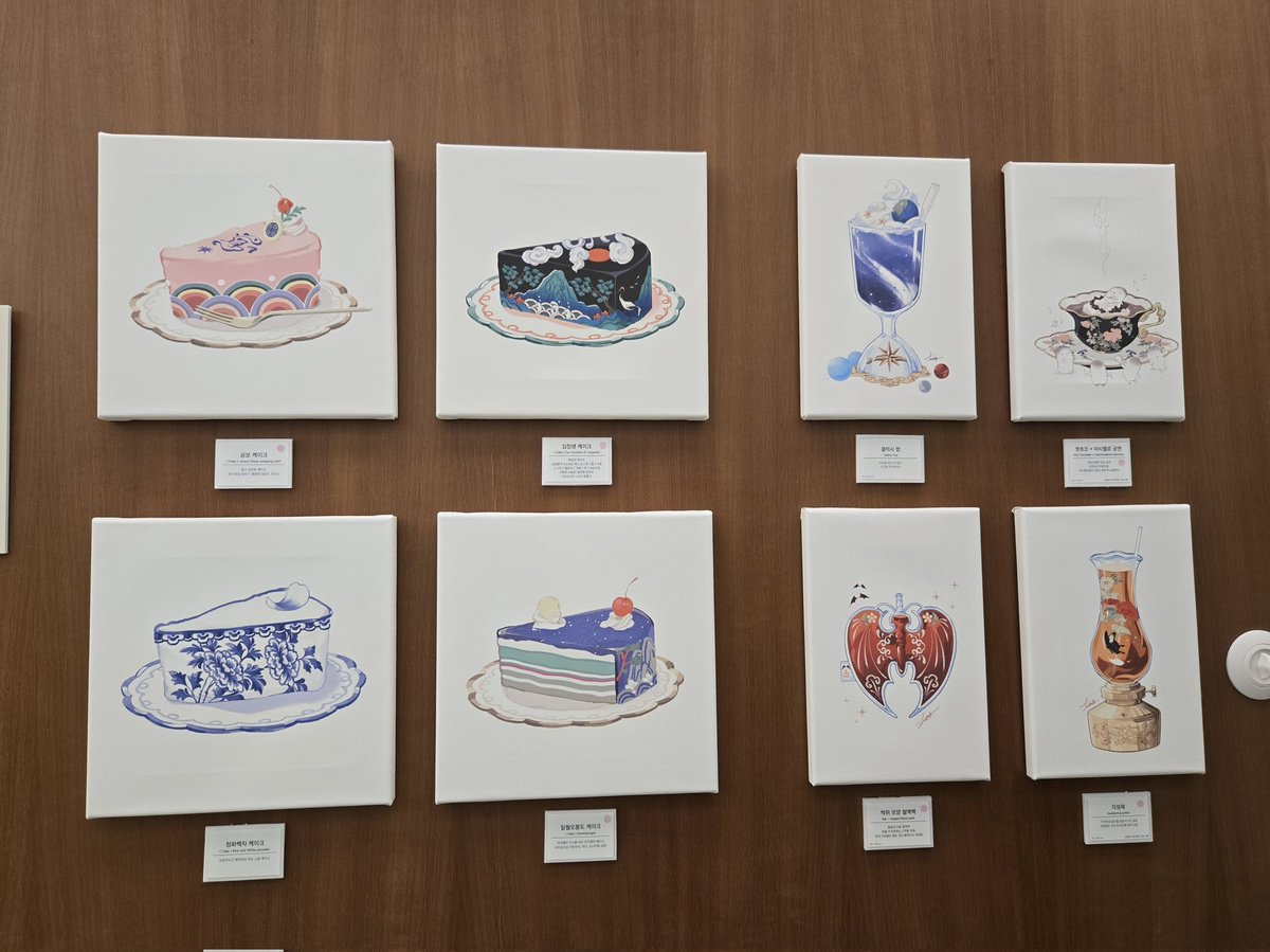 교집합x레일브 작가 초대전 다녀옴!!!
워크숍 끝나고 동료들 다 끌고 다녀왔음ㅋㅋㅋㅋㅋㅋㅋㅋ

현목당 도장판도 있어서 과몰입러는 결국 열쇠 키링을 구입하고 맙니다.. 집에 검정 노리개 있어서 달아줌✨️ 이거야!
진짜 귀엽고 예쁘고 고트하구 ㅠㅠ
이번 펀딩 재킷도 입어볼 수 있더라구요.