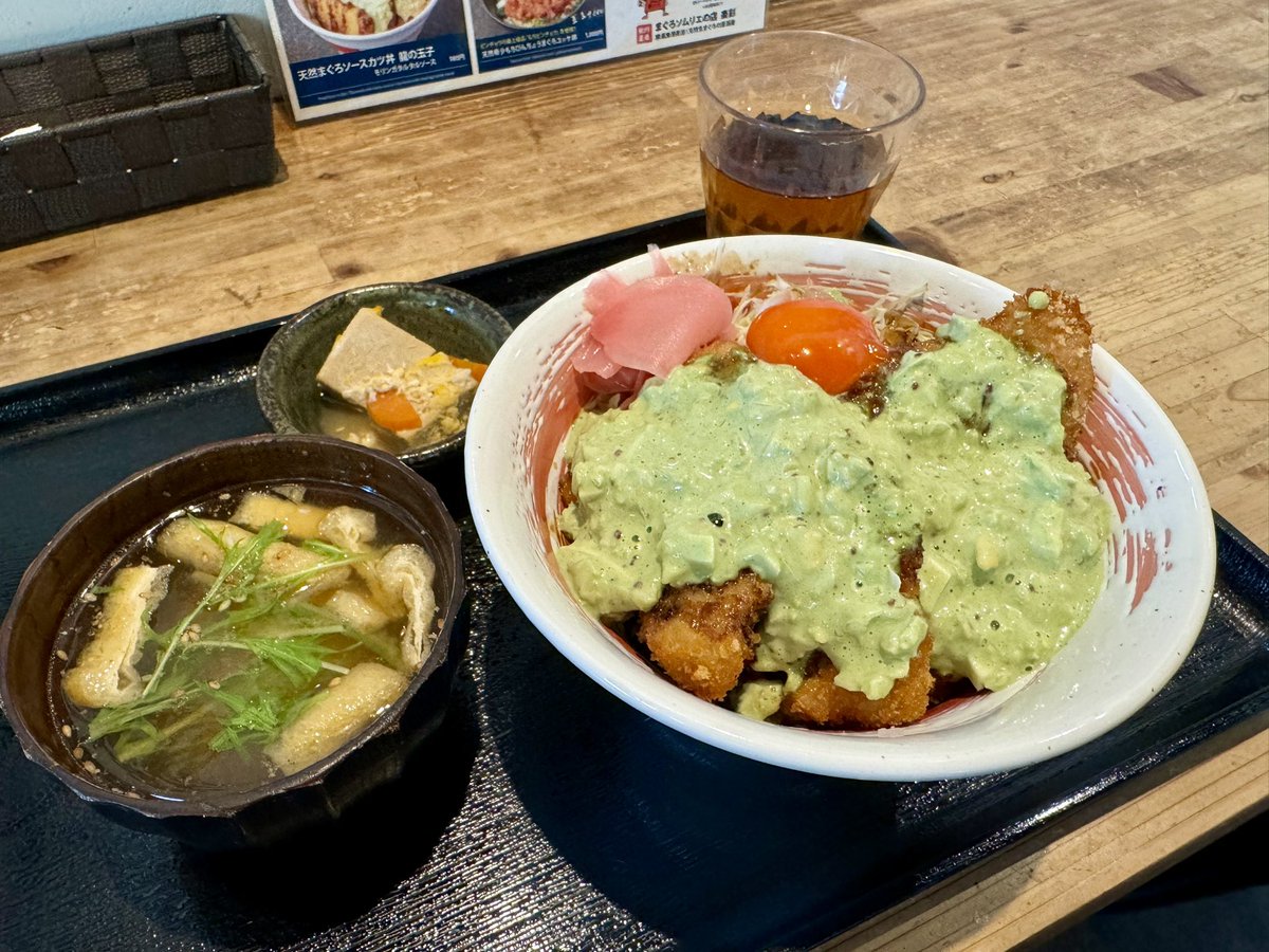 dashi_tsukkomi's tweet photo. まぐろソムリエのお店で、天然まぐろソースカツ丼を頂きました。モリンガタルタルでさらに栄養満点。毎日でも食べたいカツ丼の女王様です✨　#マグロ  #katsu #agemon #ソースかつ丼 #道頓堀ソース https://t.co/7bGa2NInC9
