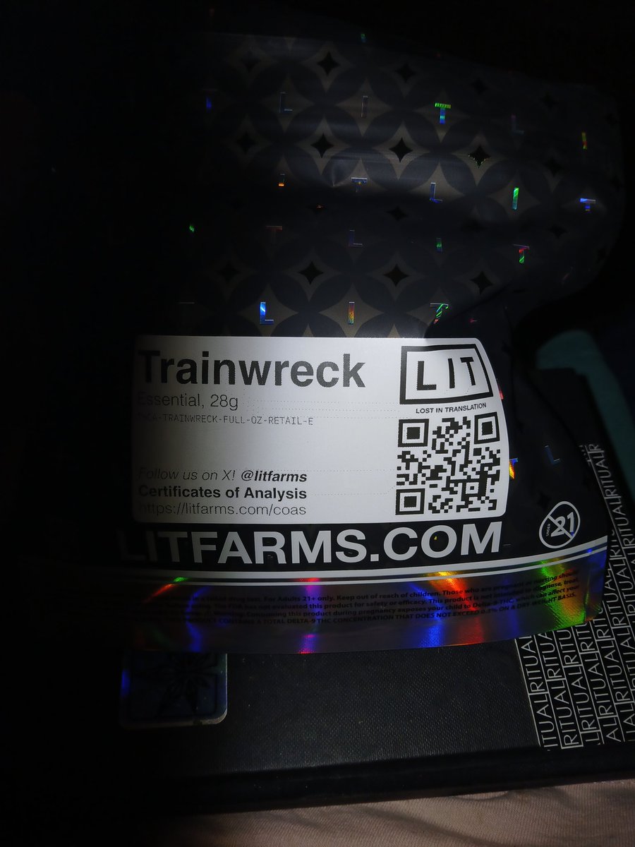 Zakkthemaniac's tweet image. Got a Oz of trainwreck from lit farms is 🔥
