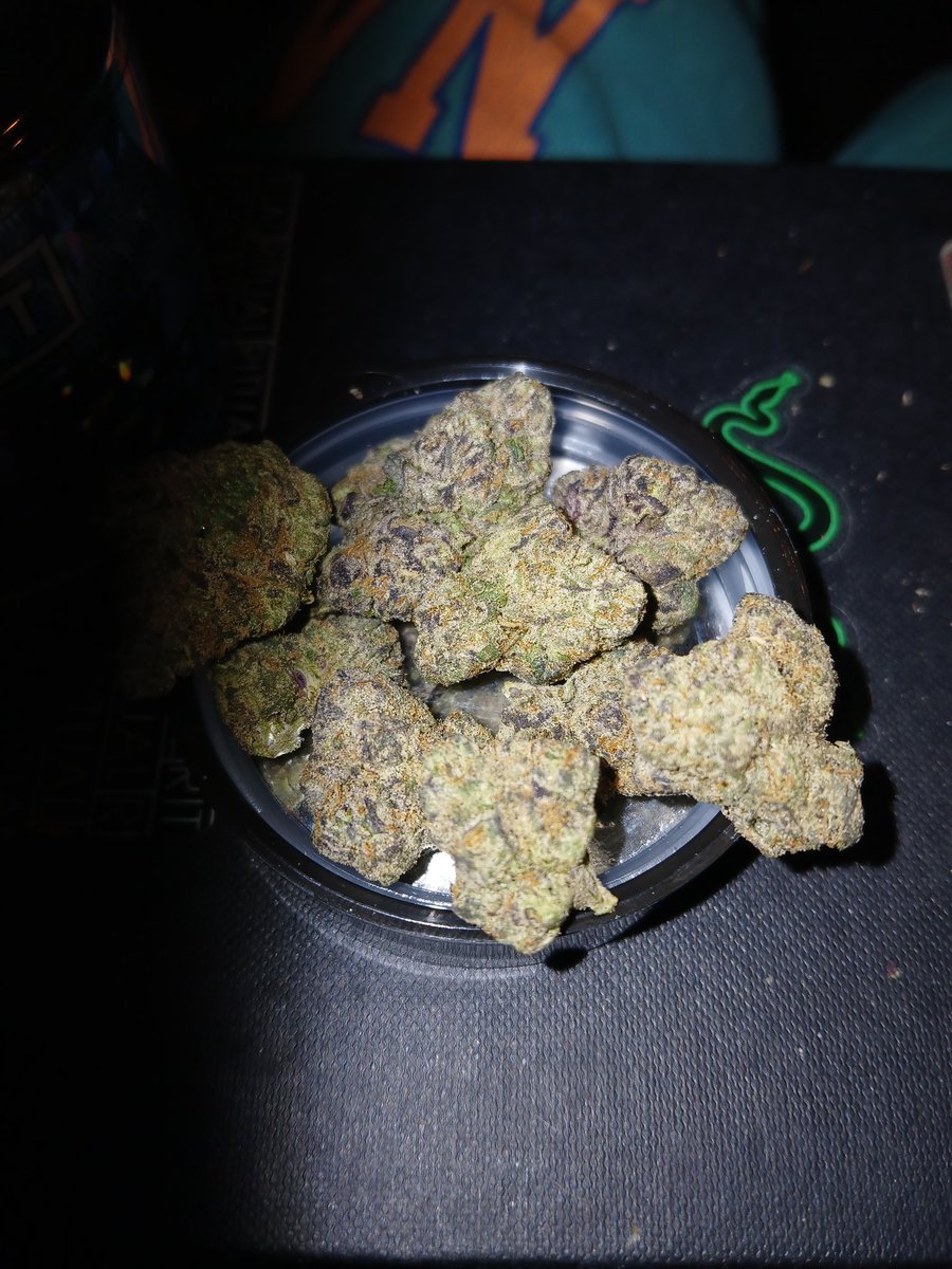 Zakkthemaniac's tweet image. Lit farms Blue Nerds is loud as fuck.
