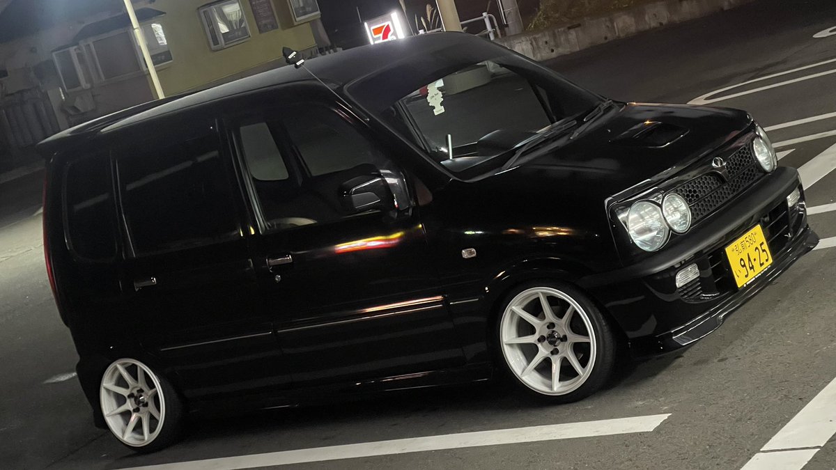 ORENCHI_CREW_08's tweet photo. 99%kenariになりました🫶
残すはリアウィング塗装してつけるれば
外装100%PERODUAクナリの完成🇲🇾
純正ドアバイザー、教習車みたいwww
新品純正エンブレム交換👍ヨレヨレエンブレム欲しい人いる?🤣
#Malaysia #PERODUA #kenari
#DAIHATSU #L900 #MOVE #MDM https://t.co/rzVbJqimlz