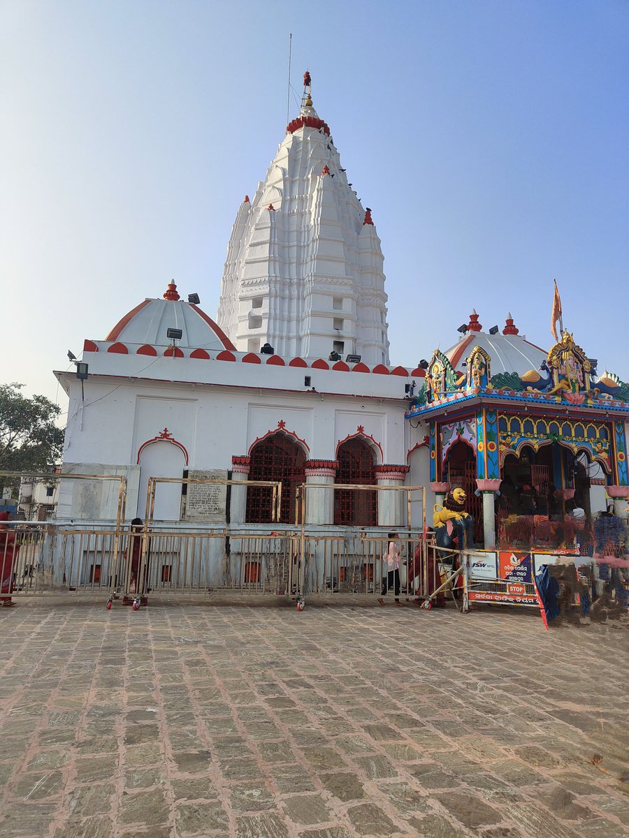 gyana_r_das's tweet photo. Blessed to have the holy darshan of Maa #Samalei #Sambalpur on auspicious Kartik Purnima. Amazed to see the beautification and development works done by the Govt around the temple. https://t.co/yvOUatpVhl