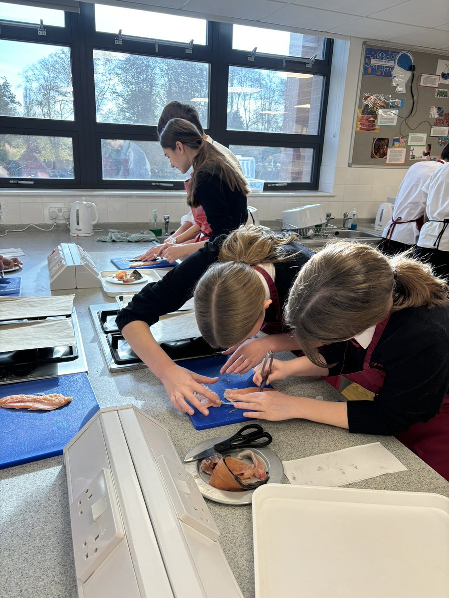 AGS_FT's tweet photo. Y10 got to grips with filleting Rainbow Trout this week, working in pairs to fillet a fish, pin bone it, then got to season and cook it and enjoy the delicious results, while discussing the nutrition benefits of eating a portion of oily fish each week. #highskills #consolidation https://t.co/QatrqSGNm9