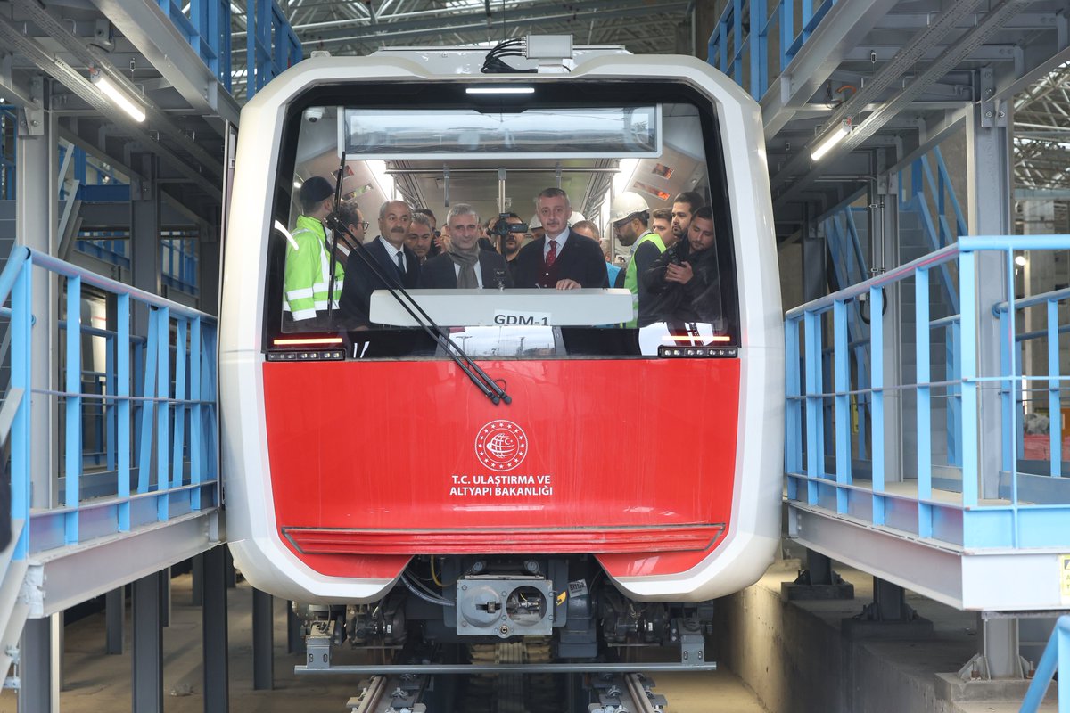 🚇 Gebze-Darıca Metro hattı için tasarlanan Yerli Metro aracımızla test sürüşümüzü gerçekleştirdik. Türkiye, mühendislik gücüyle geleceğe emin adımlarla ilerlerken; bu önemli projeye destekleri için Cumhurbaşkanımız Sayın Recep Tayyip Erdoğan’a ve Ulaştırma ve Altyapı
