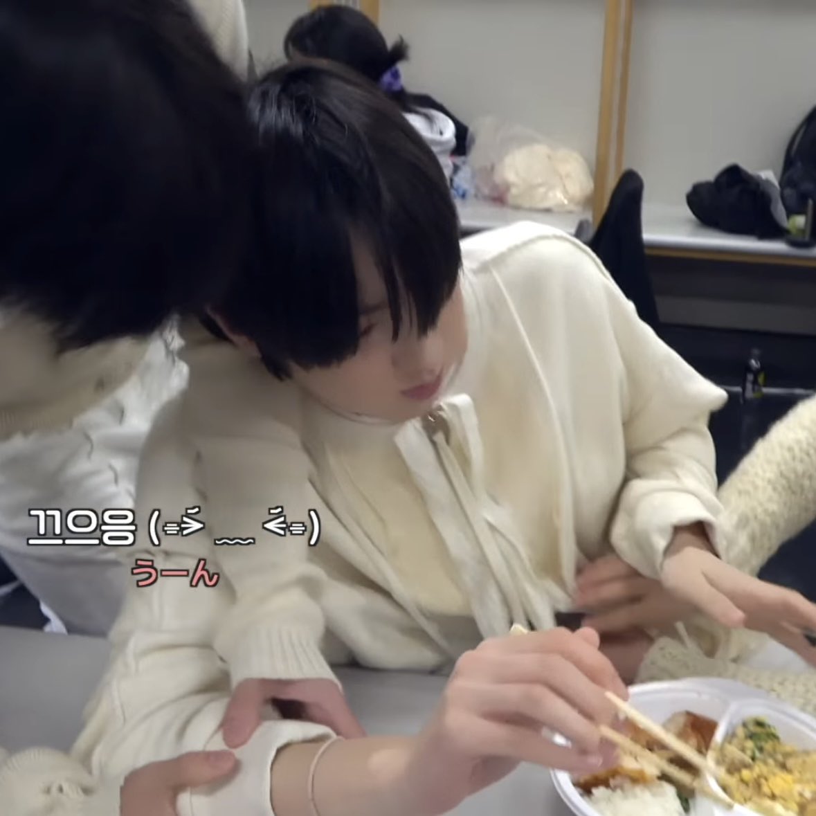 먹고 살기 힘듦
왜냐면 형이 자꾸 뺏어먹어서