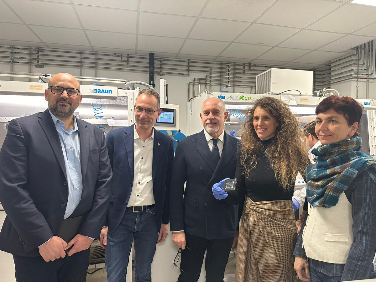 ConsLomb's tweet image. La Commissione Ambiente @ConsLomb al Dipartimento di Chimica dell’@unipv dove vengono sviluppate vernici in grado di produrre #energia.
Il Presidente #AlessandroCantoni: “Eccellenza lombarda che vogliamo sostenere e promuovere”
@riccardo_pase @GiuliaGrancini @RegLombardia