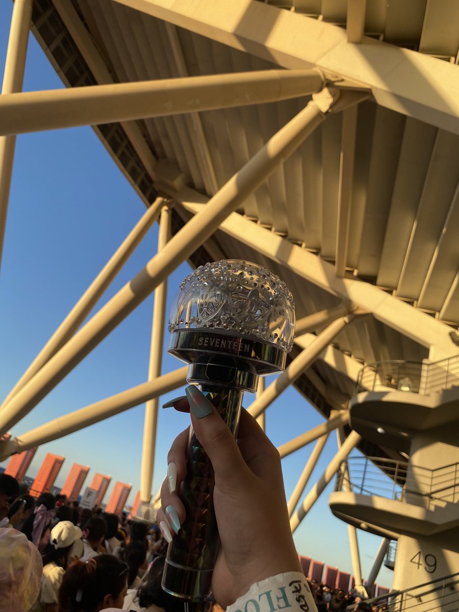 flamingha0s's tweet photo. — concert essentials and tips from ya girlie na may galit sa mundo at madaling mairita: a thread https://t.co/M5wtCnkl7k