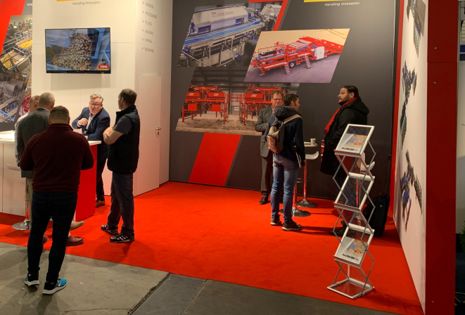 BritishPotato_'s tweet photo. UK potato handling equipment manufacturer, Tong Engineering, has appointed a new French representative, Mathieu Aspar, as Tong expands its presence in France. https://t.co/xAxxJYRqXX @TongLtd https://t.co/ceUeoSATl6