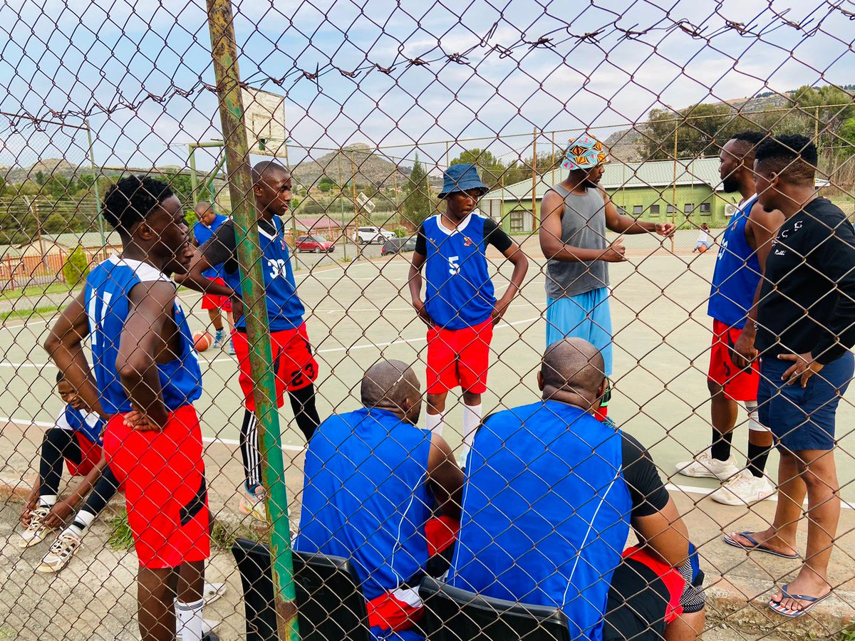 lbalesotho's tweet photo. 📷GAME DAY📷
𝐁𝐨𝐤𝐚𝐦𝐨𝐬𝐨 𝐀𝐥𝐮𝐦𝐧𝐢 𝐯𝐬 𝐁𝐨𝐤𝐚𝐦𝐨𝐬𝐨 𝐑𝐞𝐛𝐞𝐥𝐬, an action to kick off your weekend. Don't miss out as they will battle it out for the playoff final against Simply Talent. Which team are you rooting for? 
📅 15 November 2024
⏲️ 18H00
📍 Lehakoe https://t.co/k3kMcaCdP8