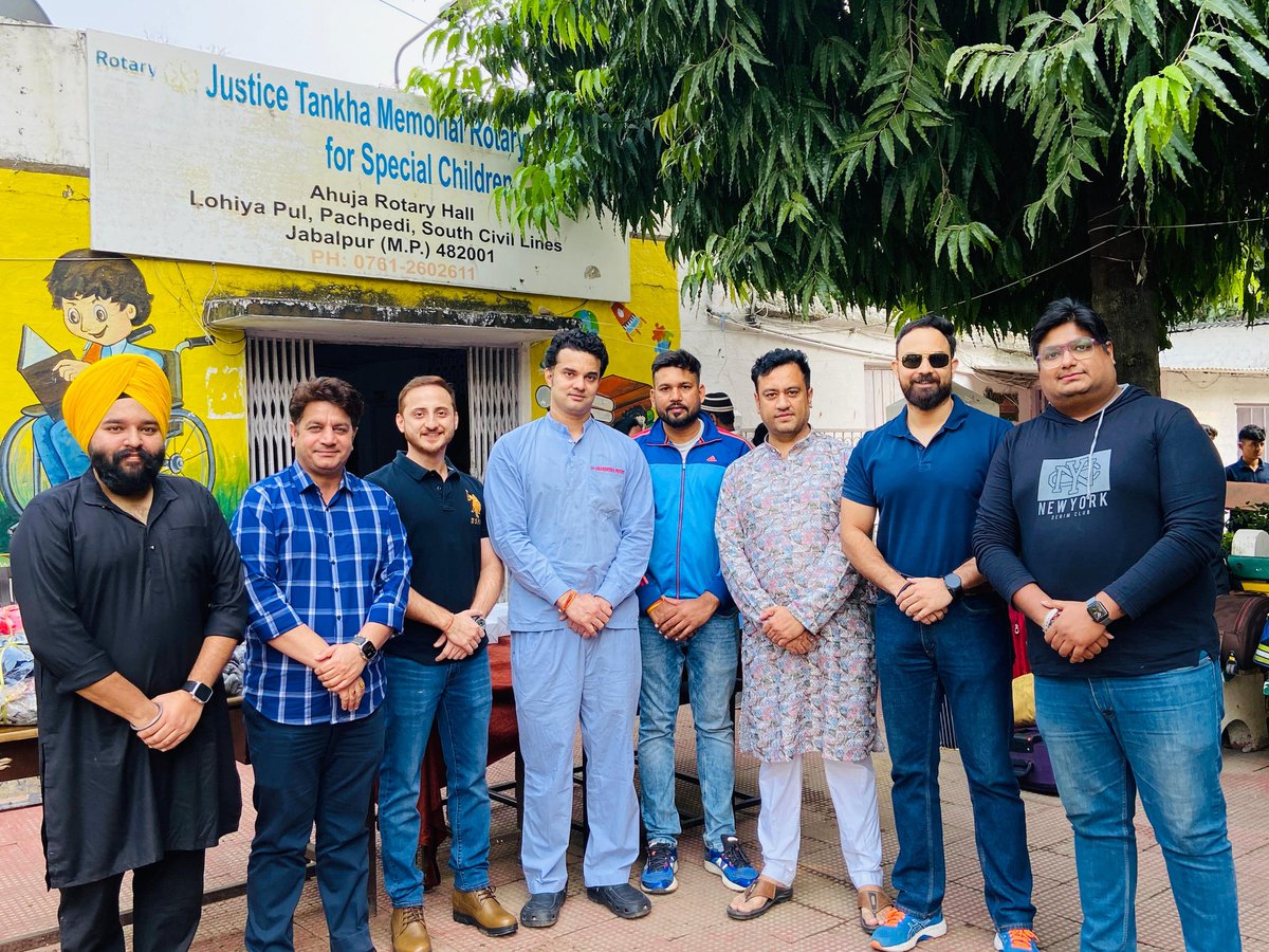 आज गुरु पूरब के पर्व पर एवं बाल दिवस मनाते हुए रोटरी क्लब जबलपुर प्रीमियर द्वारा Tankha Memorial School  गर्म कपड़ों एवं मिष्ठान का वितरण किया गया। <a href="/VTankha/">Vivek Tankha</a> Sir का बहुत आभार जिन्होंने हमें इस सेवा के रास्ते पर चलने का प्रोत्साहन और मार्गदर्शन दिया। <a href="/varuntankha/">Varun Tankha</a> <a href="/Rotary/">Rotary International</a> <a href="/vivek_jbp/">Team Vivek Tankha Office</a>