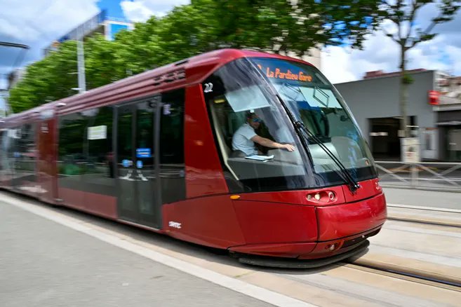 Gratuité totale des transports en commun à Clermont-Ferrand : les élus de la métropole sont-ils pour ou contre ?

⏭️ lamontagne.fr/clermont-ferra…