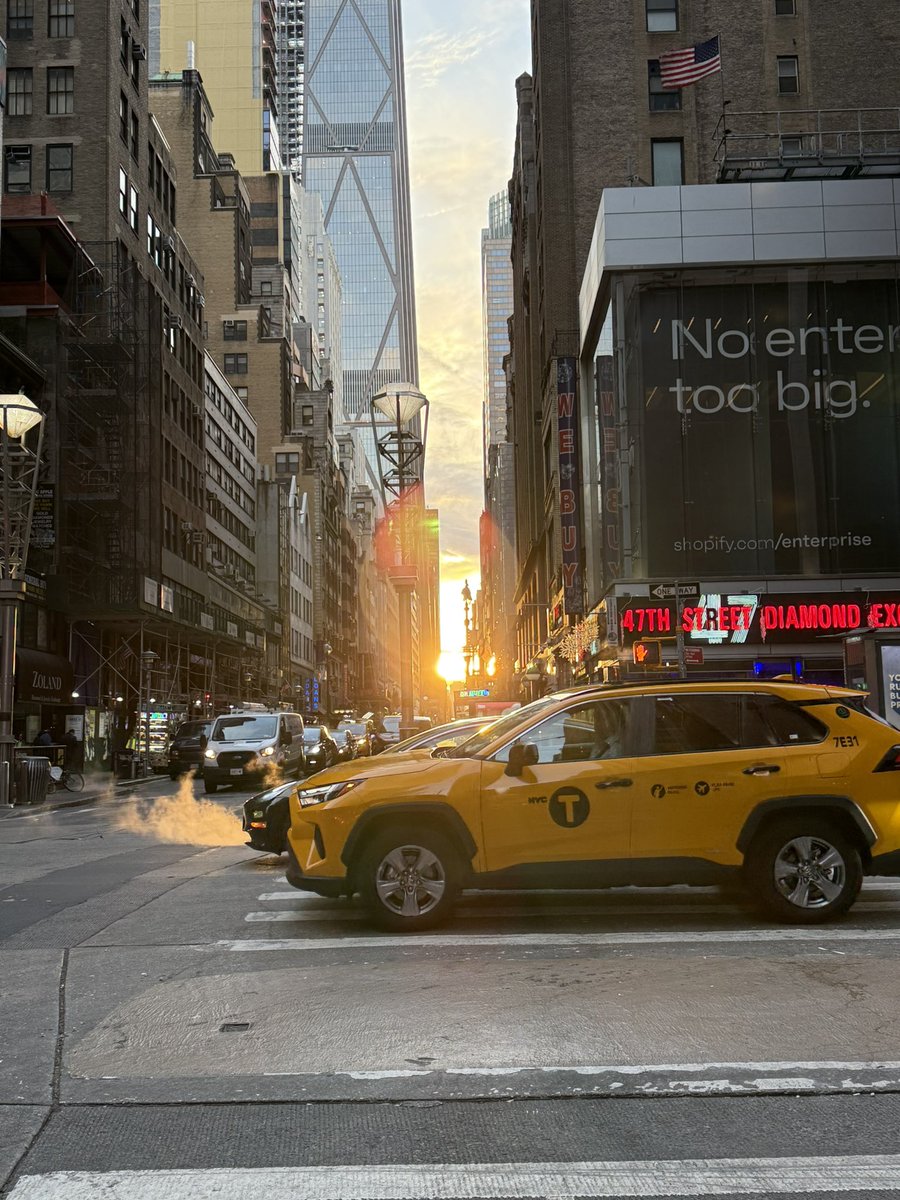 owencolclough's tweet photo. A beautiful sunrise walk around #NYC before heading to #AtlanticCity for #Morrissey tonight #Morrisseytour2024 #Moztour https://t.co/d0GGNqatyT