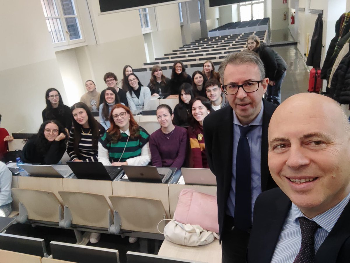 Ruolo e funzioni del #Corecom: stamani, lezione del Presidente <a href="/CesareGariboldi/">Cesare Gariboldi</a> agli studenti del corso di laurea "Regole delle comunicazioni di impresa" del prof. <a href="/RubenRazzante/">Ruben Razzante</a> dell' <a href="/Unicatt/">Università Cattolica</a> di #Milano. 
Leggi qui lc.cx/GC_H-F
