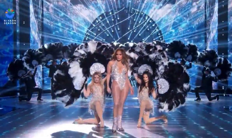 اكيد هناك فرق كبير اليس كذلك
في وقت سمح #ابن_سلمان للمغنيات والراقصات بحمل الميكرفون وممارسة العهر والمجون في بلاد الاسلام
هناك من يحمل بنديقته وسلاحة للدفاع عن المسلمين في #فلسطين و #لبنان و #اليمن وكل بقاع الدنيا
#جمعة_مباركة