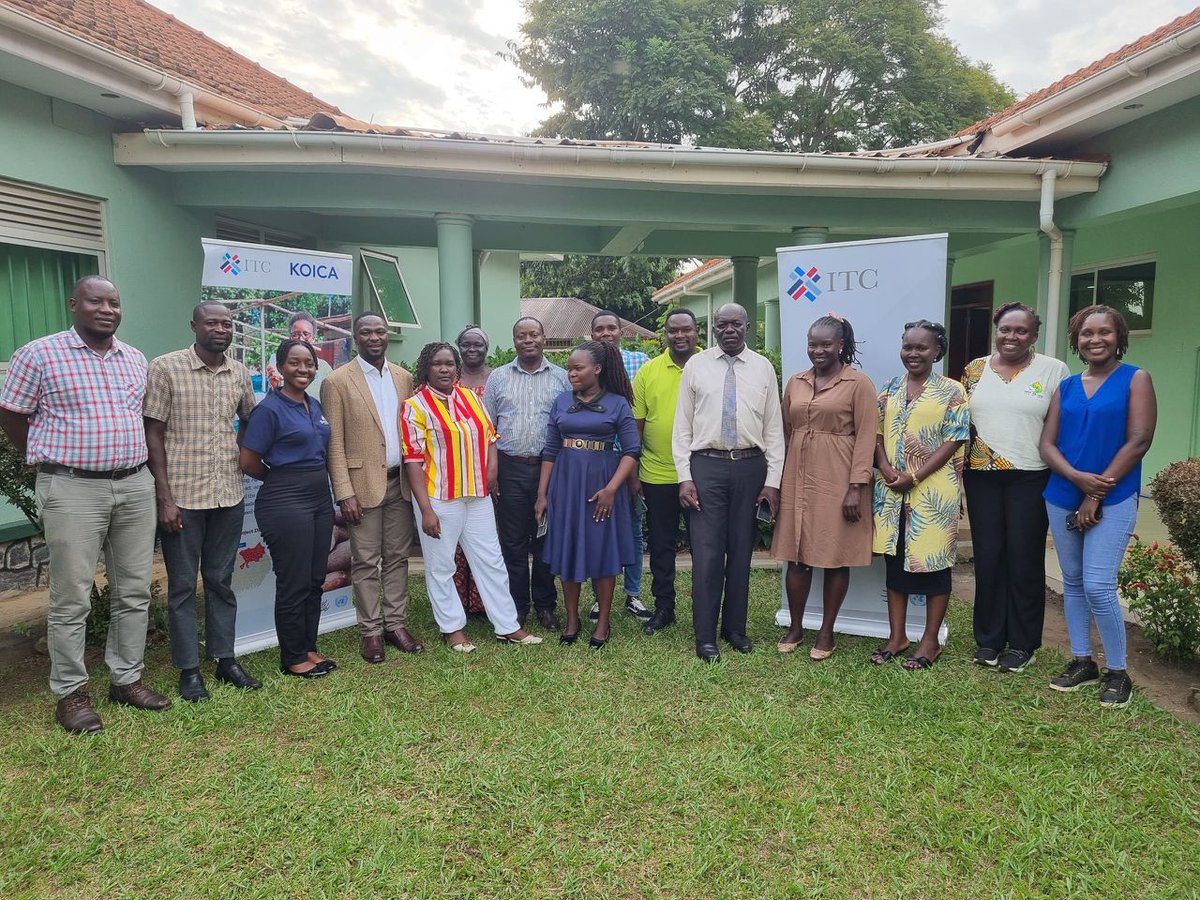 PelereGroup's tweet photo. Pelere Group’s Organic Journey! 

On track for #OrganicCertification with support from @ITCnews under the STAR Project!

@SandraLetio and Sharon Akullo completed training in Gulu on:

✅ Organic audits
✅ Best practices with farmers
✅ EU regulations

#PelereGroup #STARProject https://t.co/uZLGdAtLXk