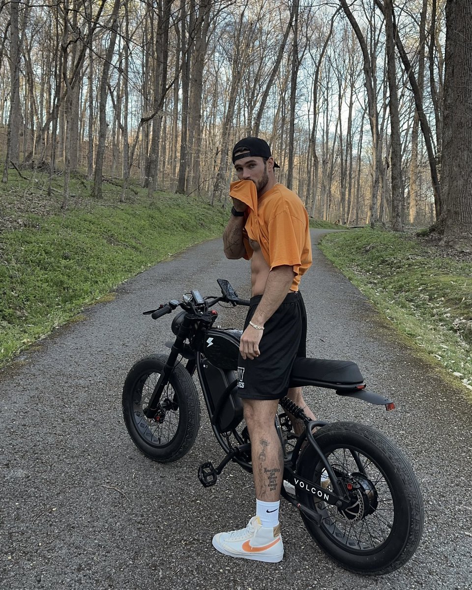 matthewDaddd's tweet photo. 🏍️ https://t.co/DXJMwJaIbx