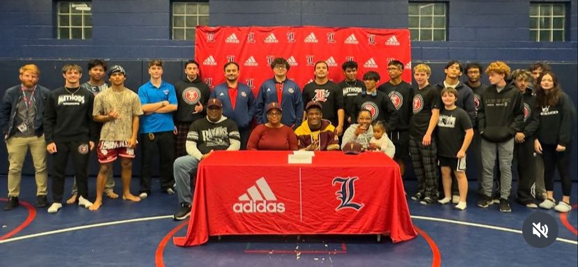 MelvinWhitehe18's tweet photo. Melvin Whitehead III Officially a Sundevil!!🔱🔱
#ag2g #signed #doinitforgranny #forksup https://t.co/f0I5S8KEwG