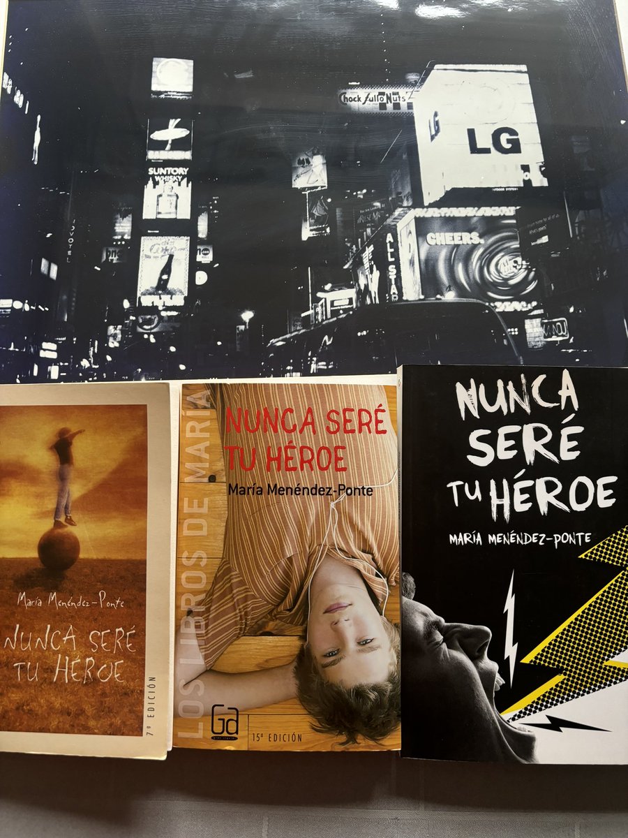 69 ediciones ya de “Nunca seré tu héroe”! 🎉🎊🥳💃Y muchas han sido tiradas de 20.000 ejemplares. Aquí están las tres portadas que ha tenido en @smlibros_es. También ha habido otra en El círculo de Lectores.