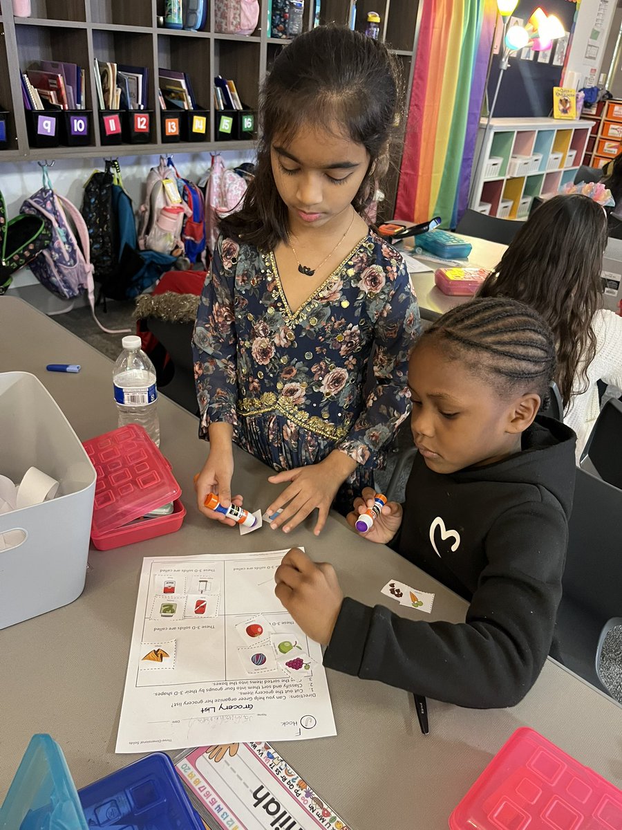 MrsRiveraKinder's tweet photo. Groceries can be 3D solids. 🍇🍅🥕🥫 @kaburch1981  @PISDChristie https://t.co/dgyAzn8fjq