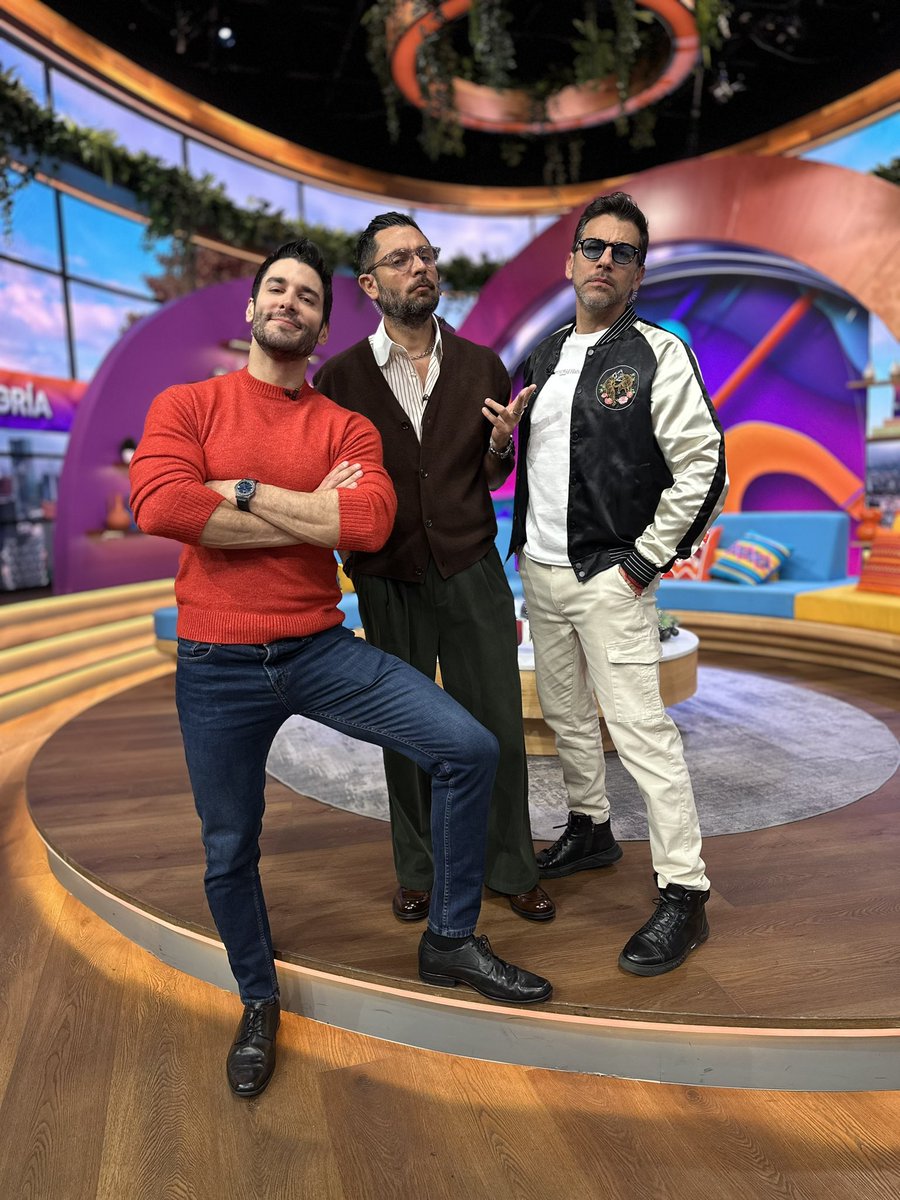 VengaLaAlegria's tweet image. Mujeres y hombres se enfrentan en el #RetoViral que está en tendencia. ¡Vota por tu equipo favorito a través de la App TV Aztcea En Vivo! 💃🏻✨🕺🏻 #VLA