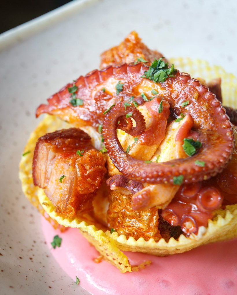 EL_LAUL's tweet image. Sorprendente e Intenso! Pulpo a la brasa, torrezno y espuma de patata morada. Nuevo en carta. 😋 #ellaul #restaurantespuertodesantamaria #restaurantes  #ElPuertoDeSantaMaria