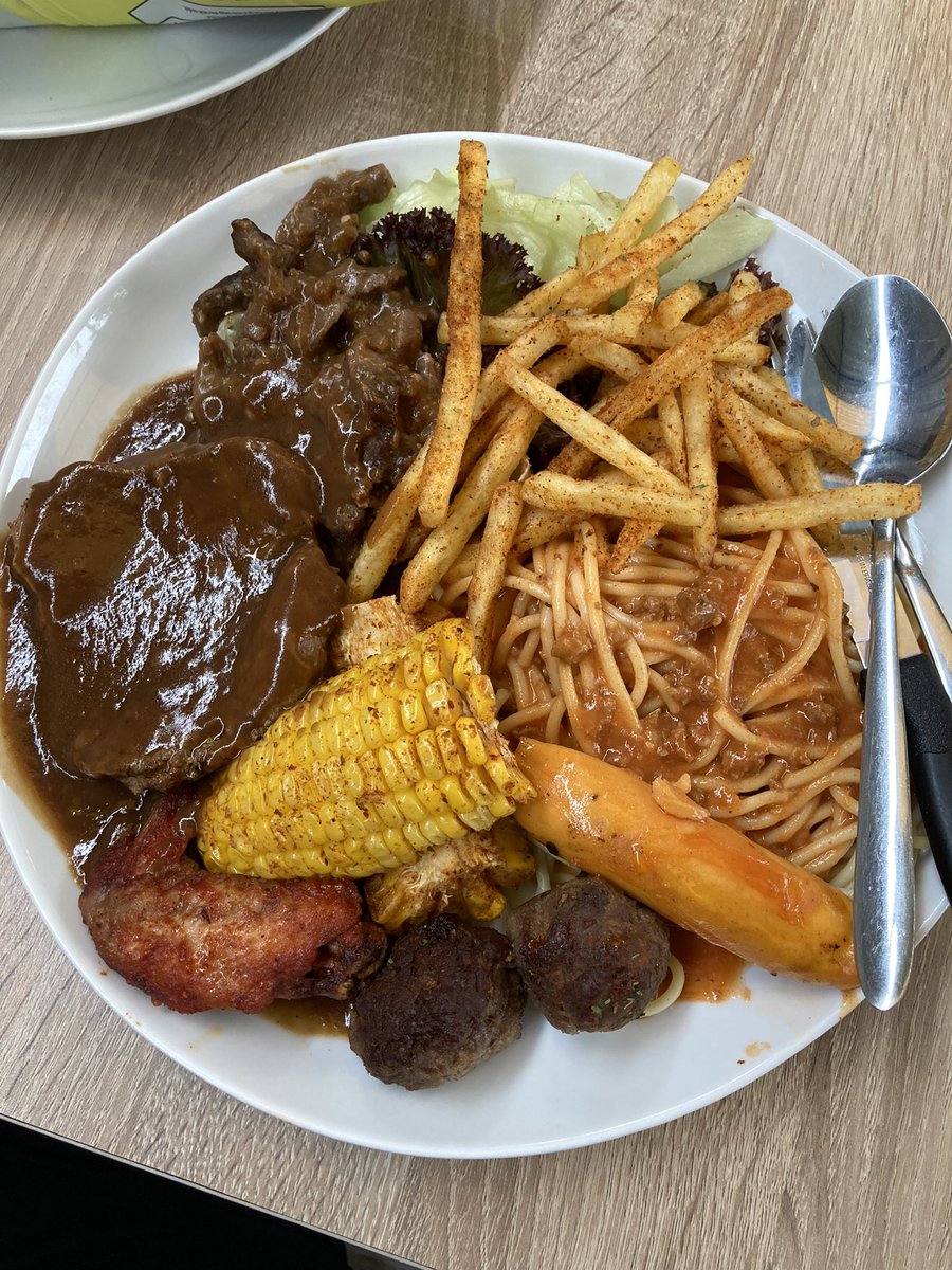 ericdafisca's tweet image. Lunch with beloved cece @natalia_erlyn 🥰