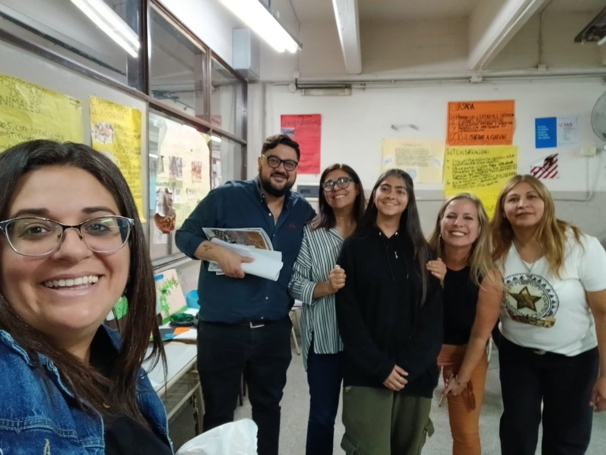 DanteBoeri's tweet photo. Hermosa muestra en la Secundaria 12 de todas las orientaciones. Trabajo de profes y pibes y pibas. Brillante. Esta es la escuela pública!!!! Viva la Escuela Pública!!!
@SUTEBAProvincia https://t.co/kAw7nfleSz