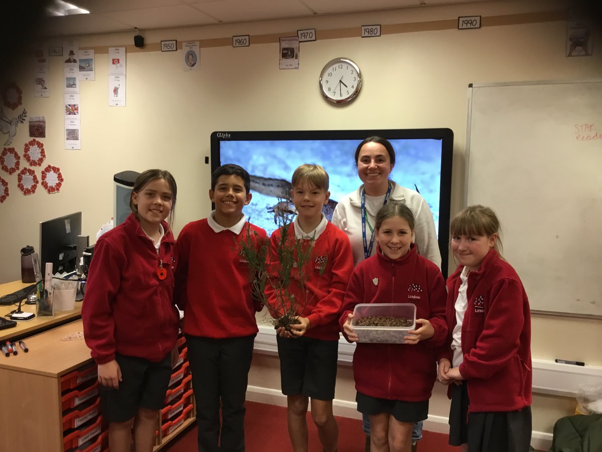 A huge thank you to Izzy from Discover Lindow - <a href="/LindowMoss/">Lindow Moss</a> who came to school yesterday to deliver 2 inspiring Science workshops to our Reception and Year 6 classes.