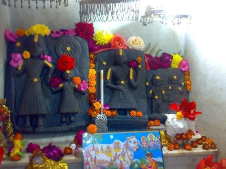 KhajuriaManu's tweet photo. On Kartik Purnima, Dogras of #Jammu also celebrate the Jayanti of Kuldevta Baba Jitto. Baba Jit Mal a peasant hero who fought against injustice. He and his daughter were deified after their supreme sacrifice. They remain a symbol of courage and justice in the Dogra heartland, Jammu. 

#BabaJitto #FolkDeities #Jammu