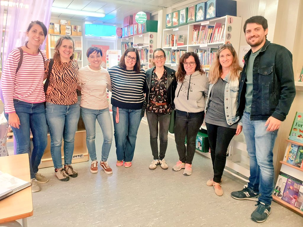 Seguim descobrint biblioteques de les escoles de la nostra ciutat. 📚
Aquesta vegada, vam poder conèixer La Cuca, la biblioteca de l'<a href="/EscolaGanxets/">Escola Els Ganxets</a>
Una visita inspiradora de la qual vam sortir carregats d'idees per implementar a la nostra nova #biblioteca.
Gràcies, companyes! 💙